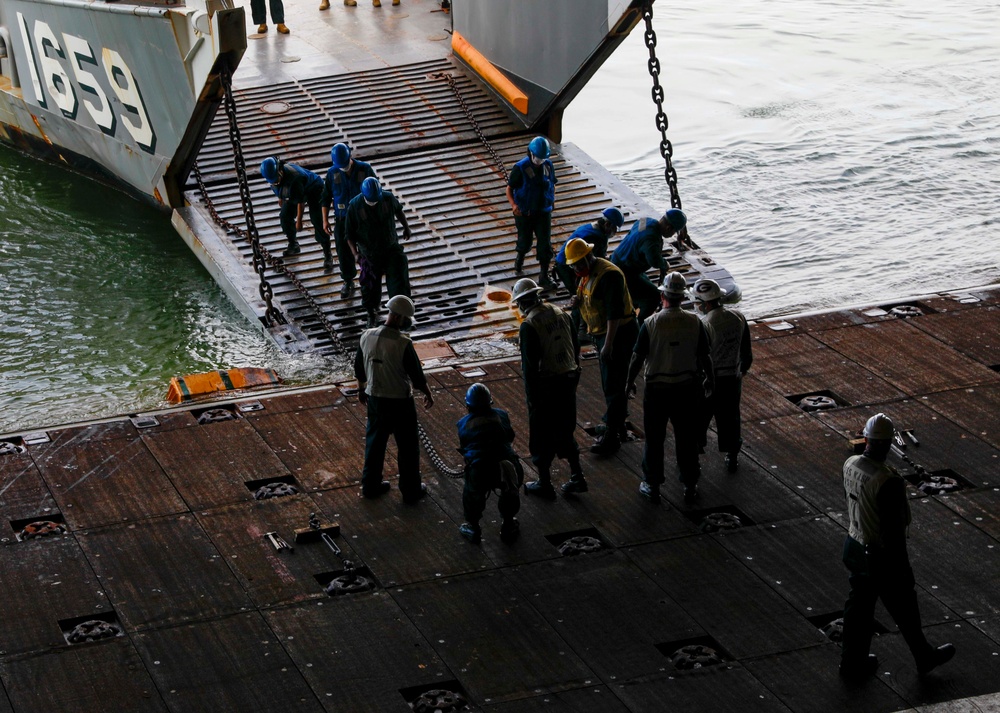 USS WASP (LHD 1) OPERATIONS AT SEA