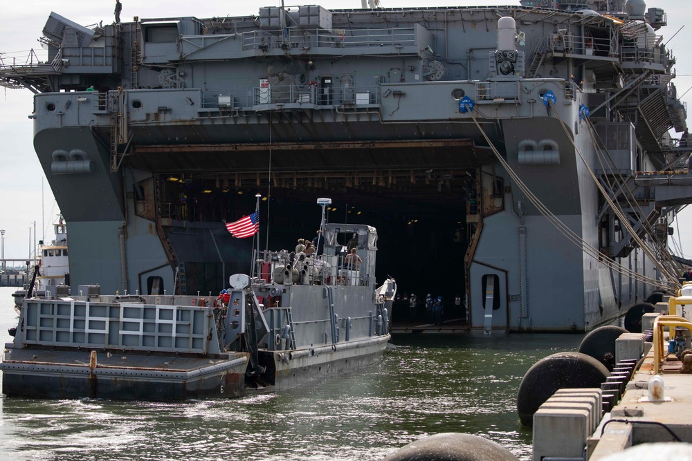 USS WASP (LHD 1) OPERATIONS AT SEA