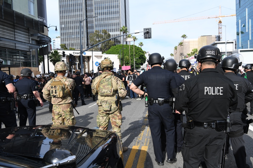 Soldiers of the 1-18th CAV coordinates with LAPD during civil unrest mission in Los Angeles