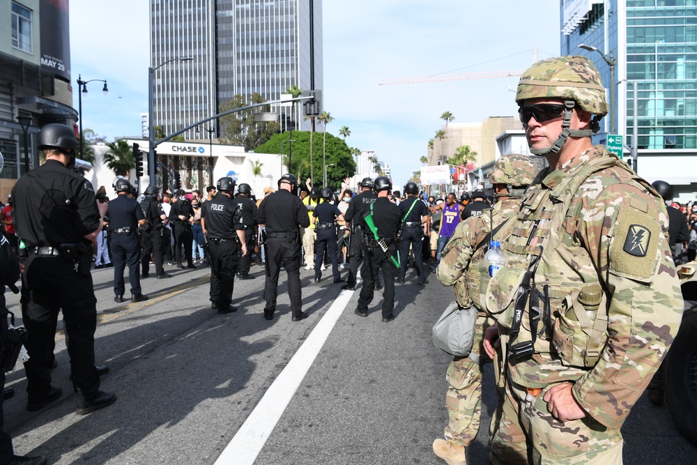 Soldiers of the 1-18th CAV coordinates with LAPD during civil unrest mission in Los Angeles