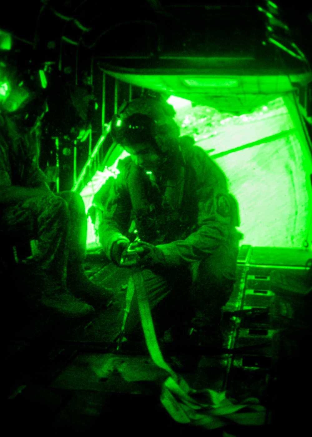 15th MEU Marines jump into the Pacific Ocean