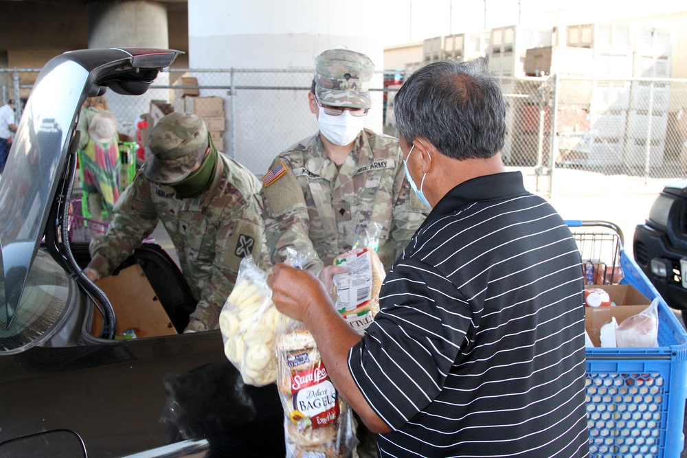 Cal Guard supports Stockton food bank