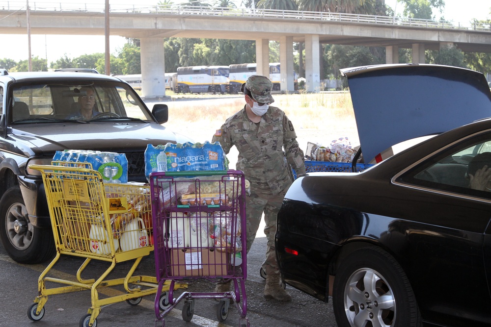 Cal Guard supports Stockton food bank