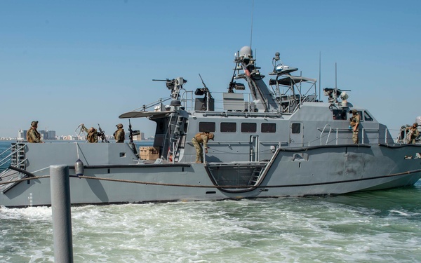 CTF 56 Conducts a Joint Patrol with the Bahraini coast guard in 5th Fleet
