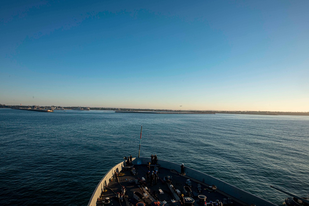 USS New York pulls into Rota, Spain