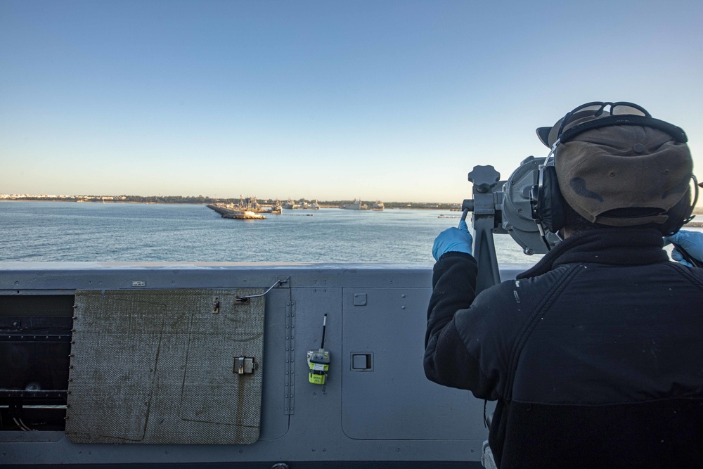 USS New York pulls into Rota, Spain