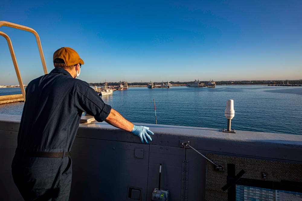 USS New York pulls into Rota, Spain