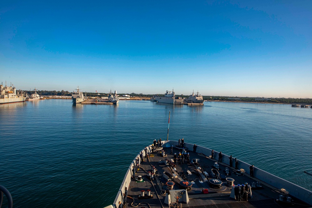 USS New York pulls into Rota, Spain