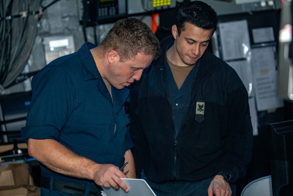 USS New York trains Sailors on the enlisted surface warfare specialist qualifications