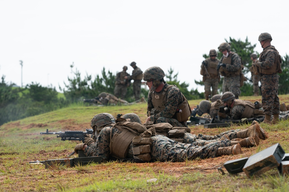 III MEF Marine work on combat proficiency with the M240B medium machine gun