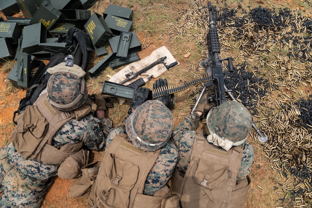 III MEF Marines work on combat proficiency with the M240B medium machine gun