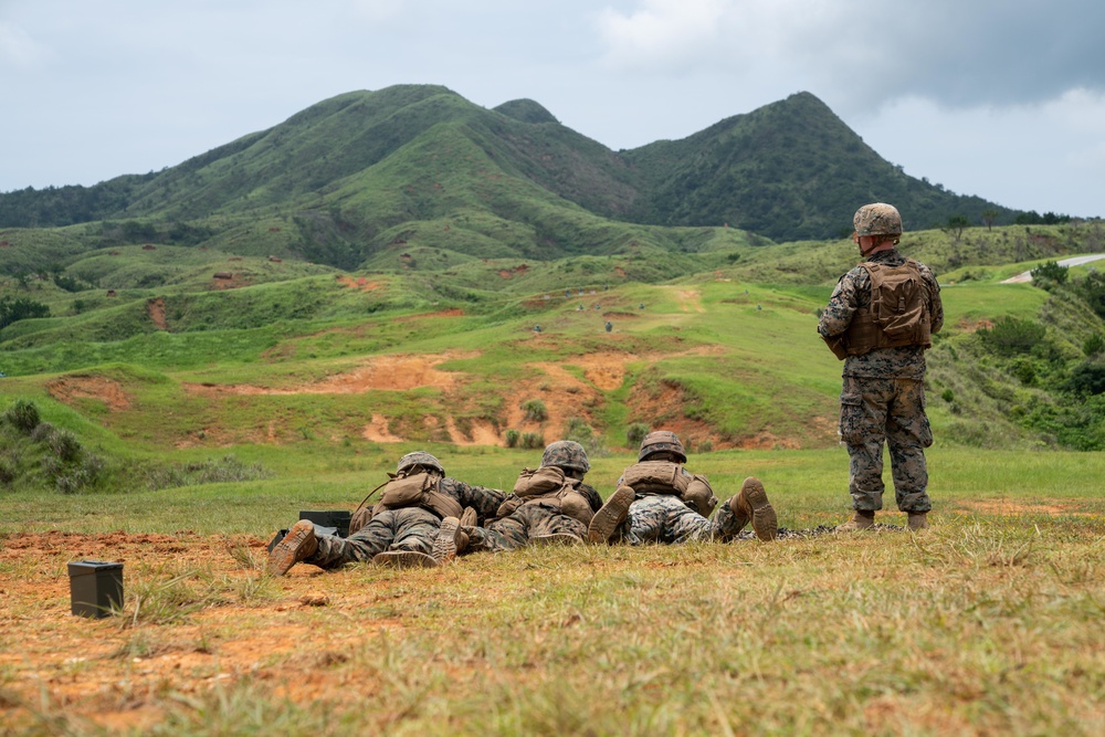 III MEF Marines work on combat proficiency with the M240B medium machine gun