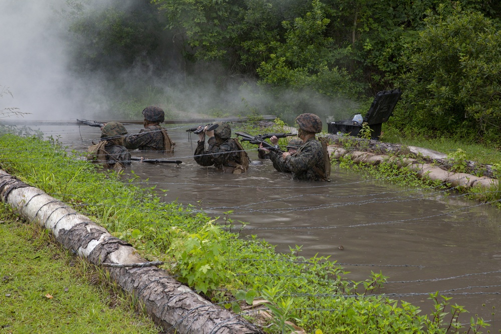 Camp Lejeune’s LSSS displays unit cohesion during an endurance course