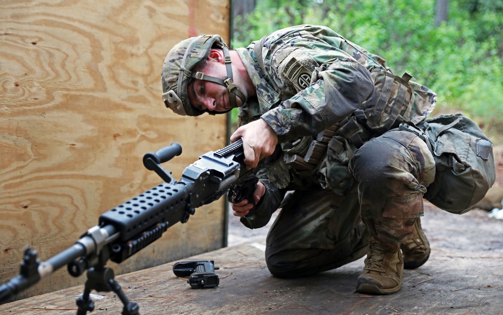 Paratrooper assembles a 240B machine gun.