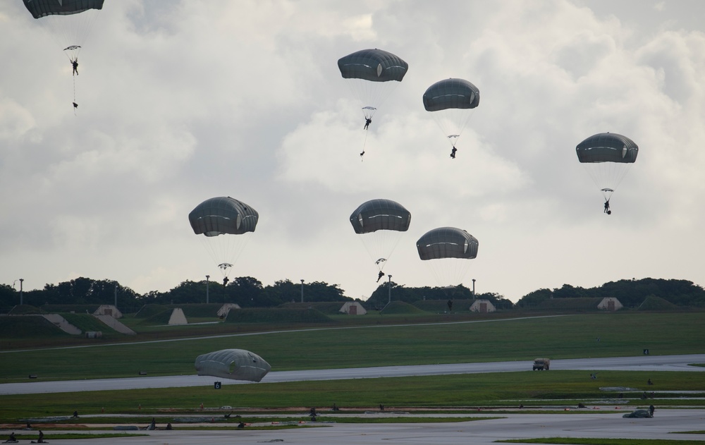 Paratroopers conduct Joint Forcible Entry Operation on Guam