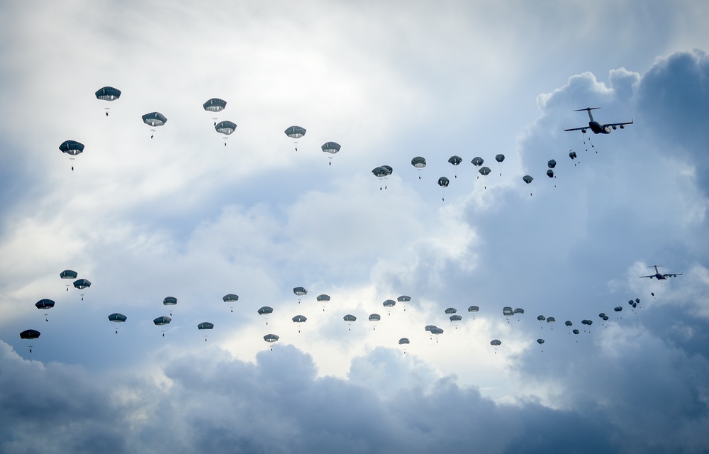 Paratroopers conduct Joint Forcible Entry Operations on Guam