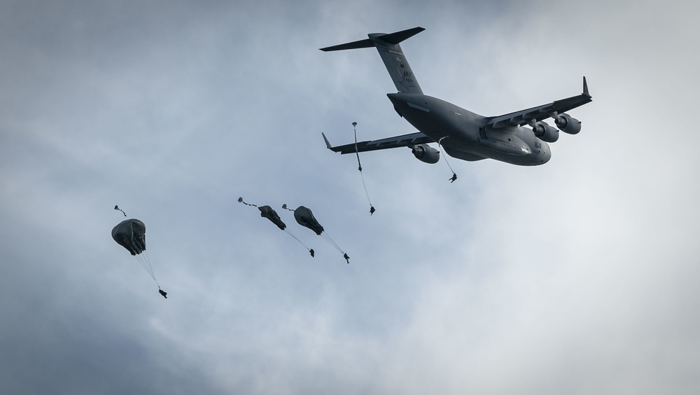 Paratroopers conduct Joint Forcible Entry Operation on Guam