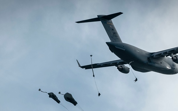 Army airborne task force descends onto Guam