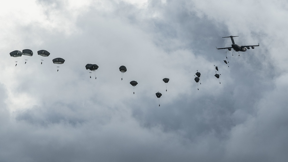 Paratroopers conduct Joint Forcible Entry Operation on Guam