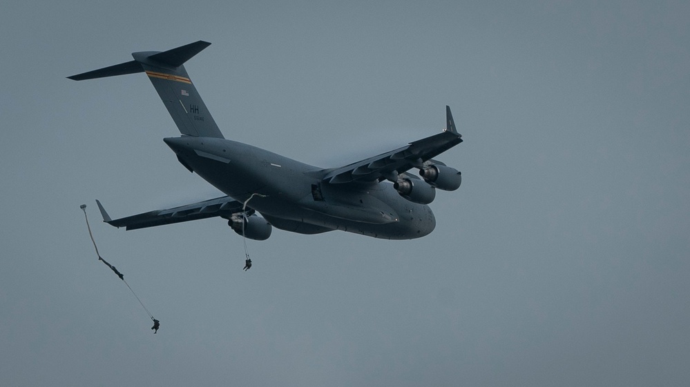 Paratroopers conduct Joint Forcible Entry Operation on Guam