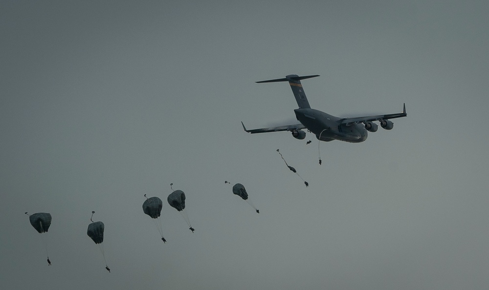 Paratroopers conduct Joint Forcible Entry Operation on Guam