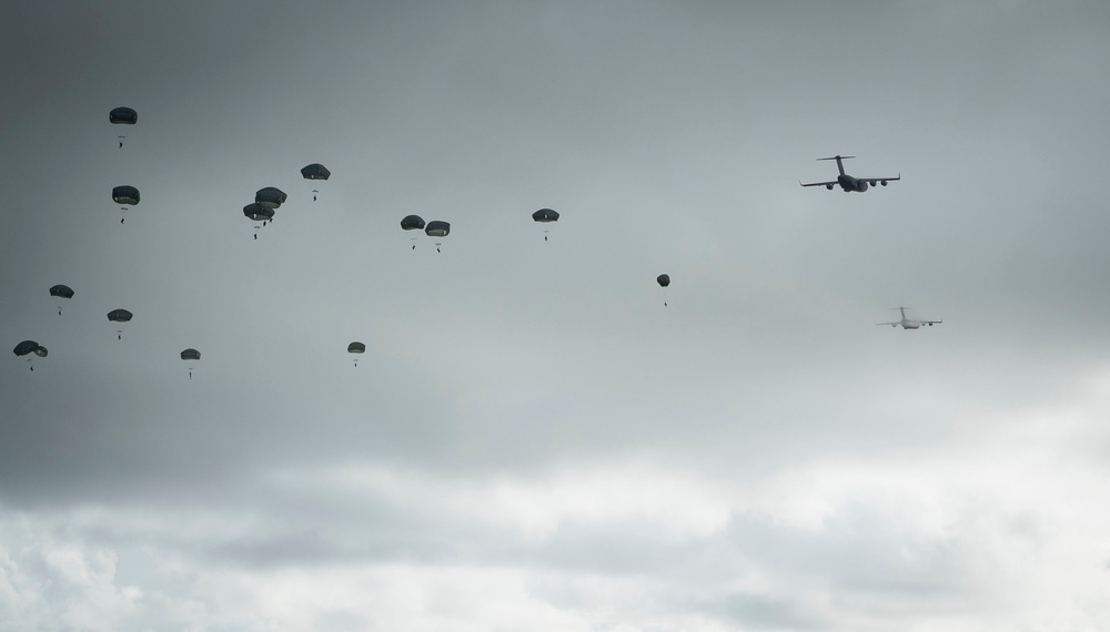 Paratroopers conduct Joint Forcible Entry Operation on Guam