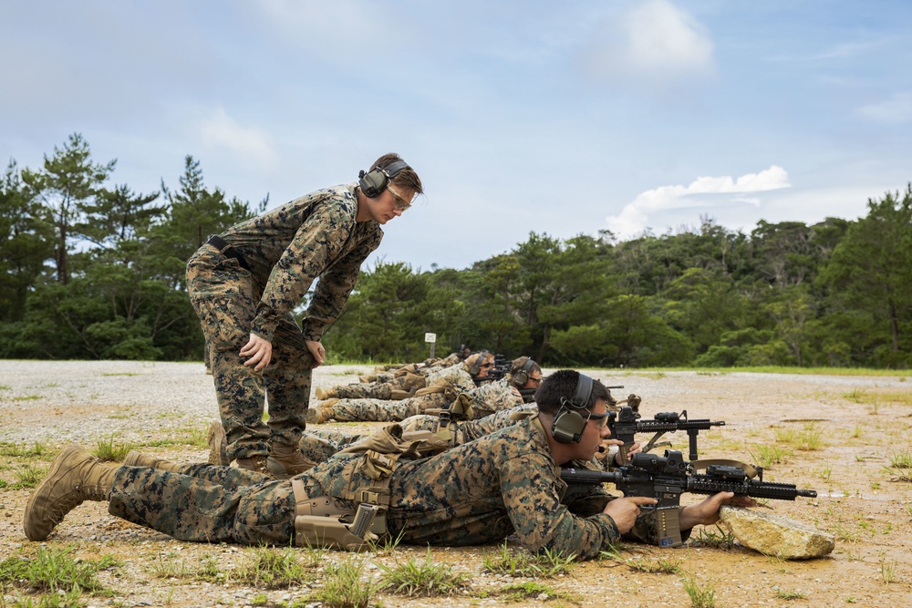 Recon Marines keep their shooting skills sharp