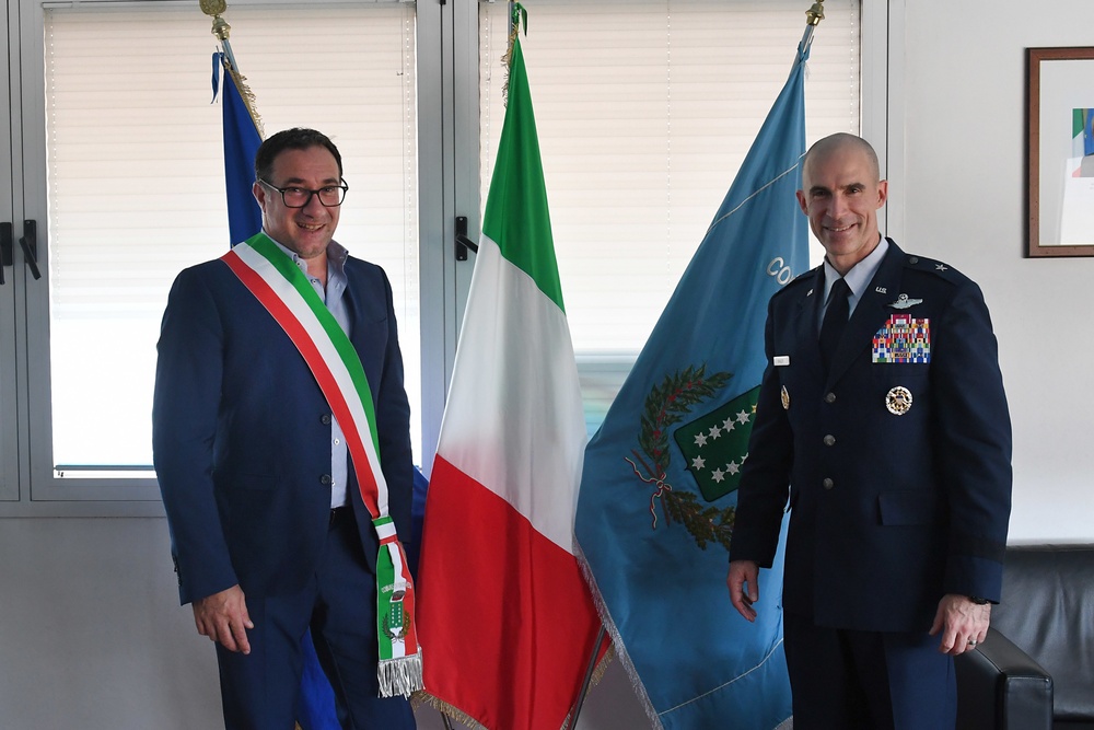 31 FW commander meets local community officials