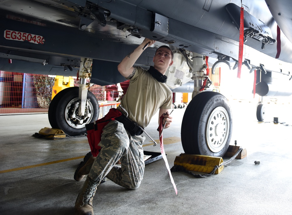 48th Fighter Wing host quarterly load crew competition