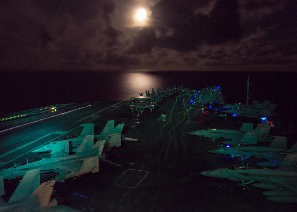 USS Ronald Reagan (CVN 76) Night Operations