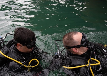Underwater Construction Team 1 conducts dive supervisor drills.