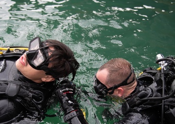 Underwater Construction Team 1 conducts dive supervisor drills.