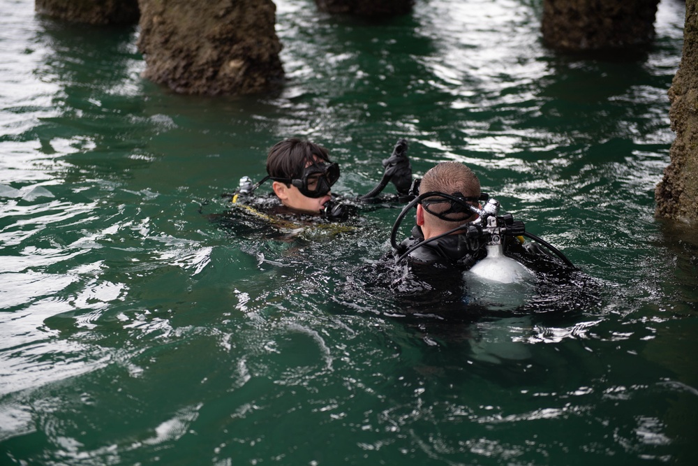 Underwater Construction Team 1 conducts dive supervisor drills.