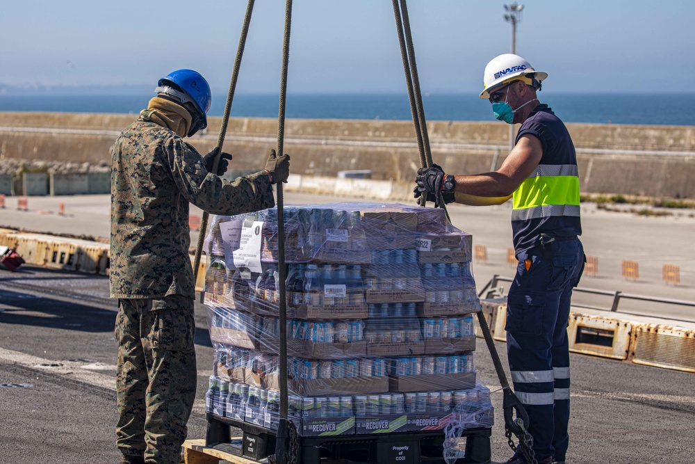 USS New York receives supplies
