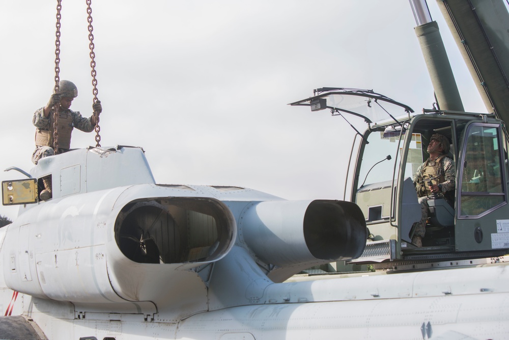 Marine Wing Support Squadron 373 Perfoms Aircraft Recovery Training