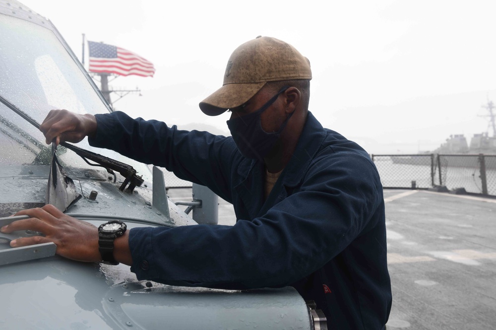 HSC-12 Maintenance Personnel Perform Daily Routine
