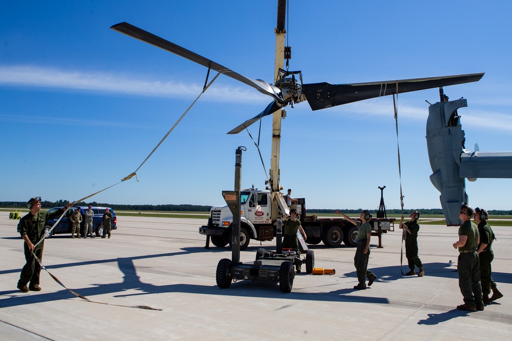 VMM-266 Maintains MV-22B Ospreys