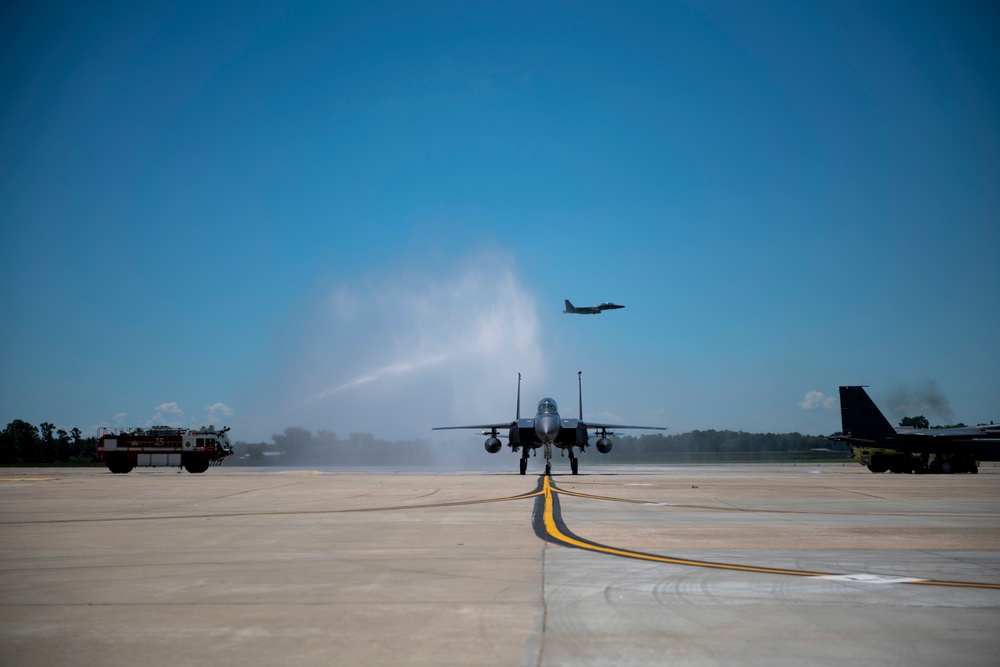 Col. Yates bids farewell to Team Seymour