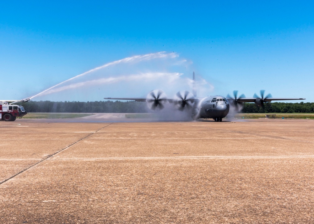 913th Airlift Group deputy commander final flight