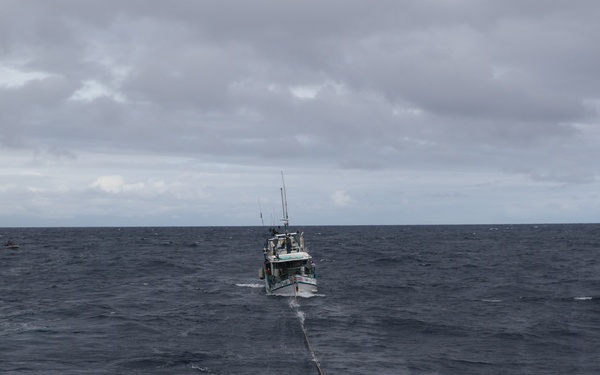 USS Kidd Renders Assistance at Sea