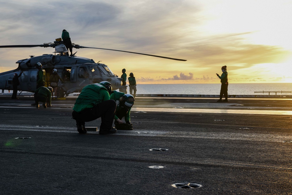 USS Ronald Reagan (CVN 76) Sailors Perform Routine Flight Operations