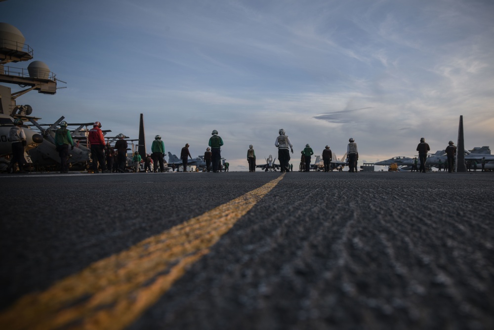USS Ronald Reagan (CVN 76) Sailors Perform Routine Flight Operations