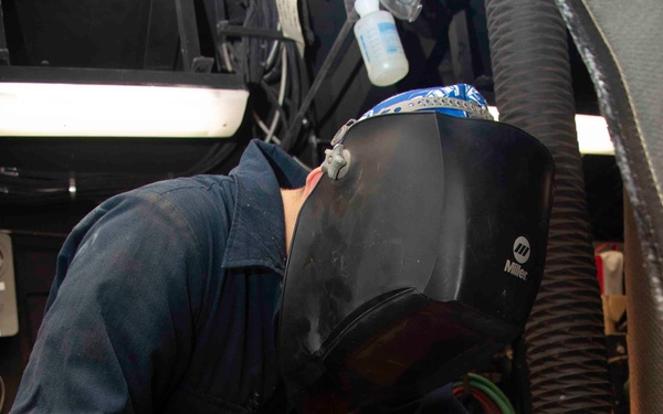 Stout Conducts Operations in the Arabian Gulf