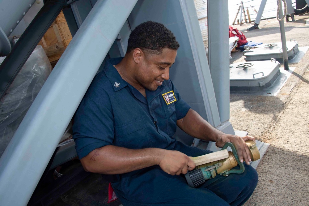 Stout Conducts Operations in the Arabian Gulf