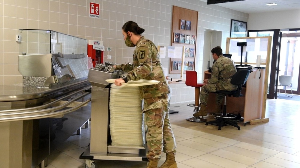 Del Din DFAC Hosts Chili Cook-off Photo 3