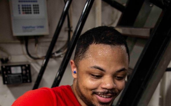 Stout Conducts Operations in the Arabian Gulf