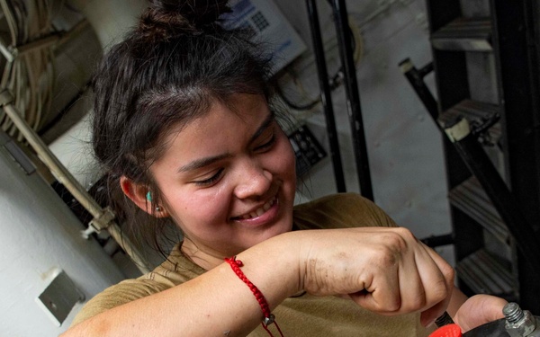 Stout Conducts Operations in the Arabian Gulf