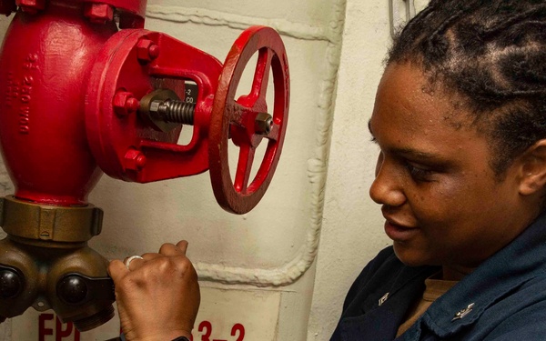 Stout Conducts Operations in the Arabian Gulf