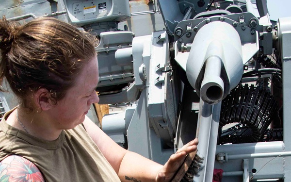 Stout Conducts Operations in the Arabian Gulf