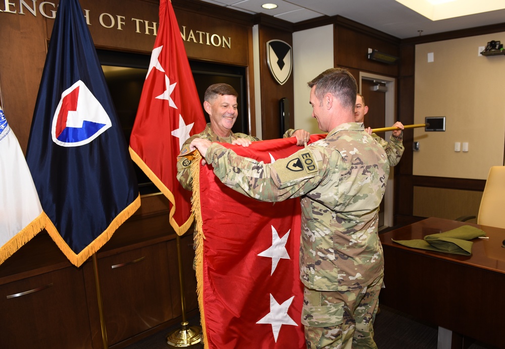 Army Materiel Command’s New Three-Star General Unfurls Flag